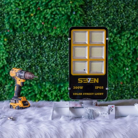 Đèn đường năng lượng mặt trời 300W Seven D-SE300A