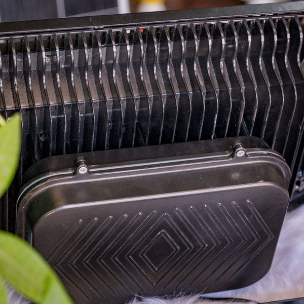 Đèn năng lượng mặt trời 900W pha kính lúp 3 mắt