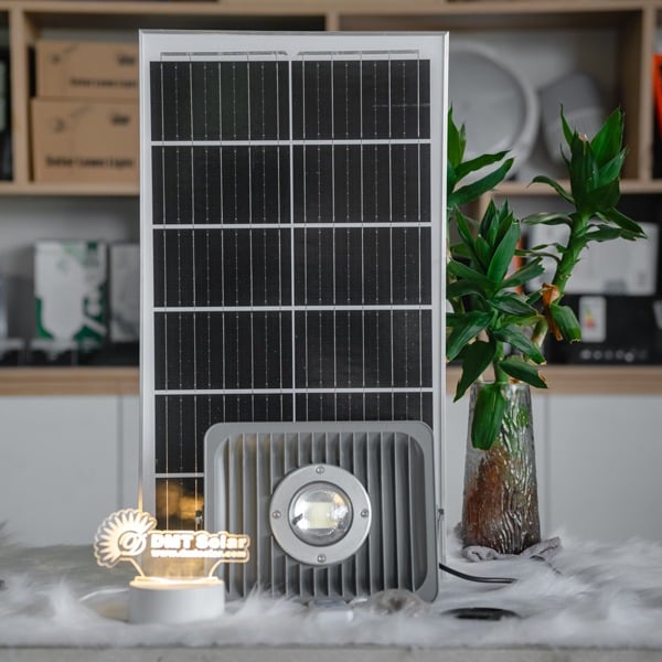 Đèn pha LED chống nổ năng lượng mặt trời