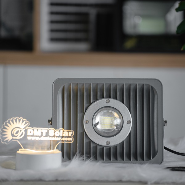 Đèn pha LED chống nổ năng lượng mặt trời