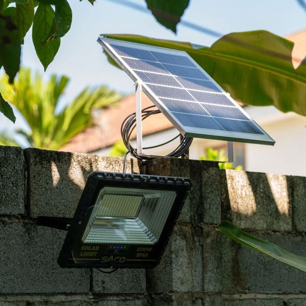 Đèn Pha Năng Lượng Mặt Trời 200W - P-SA200C
