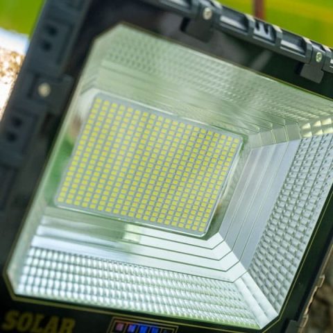 Đèn Pha Năng Lượng Mặt Trời 200W - P-SA200C