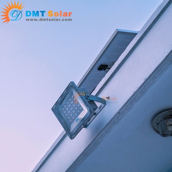 Đèn pha năng lượng mặt trời Euler Energy